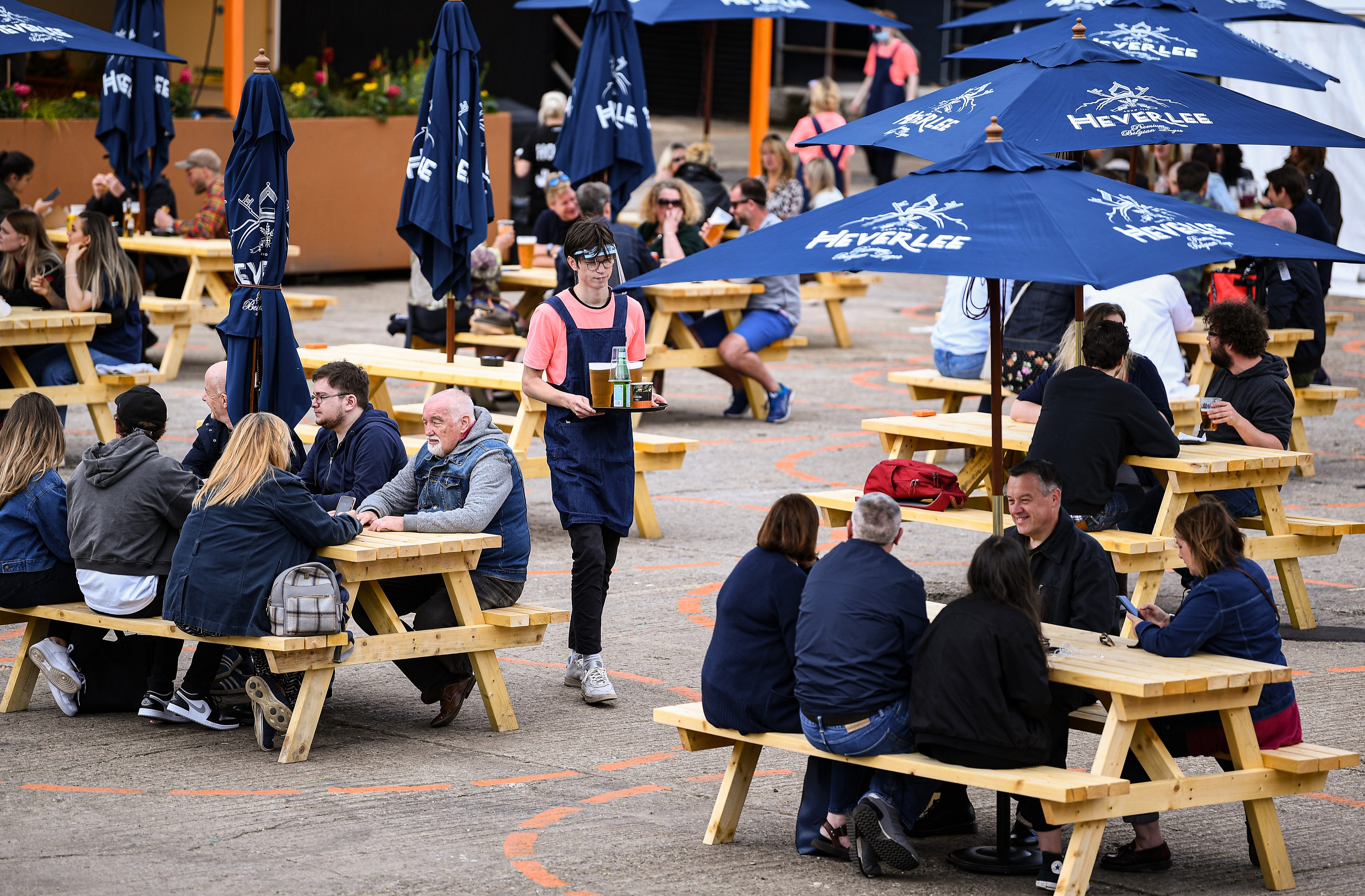 Pubs and restaurants could reopen for outdoor table service in April