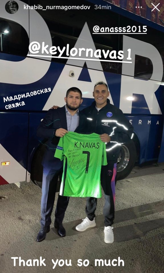 Khabib posed for a picture with keeper Kaylor Navas