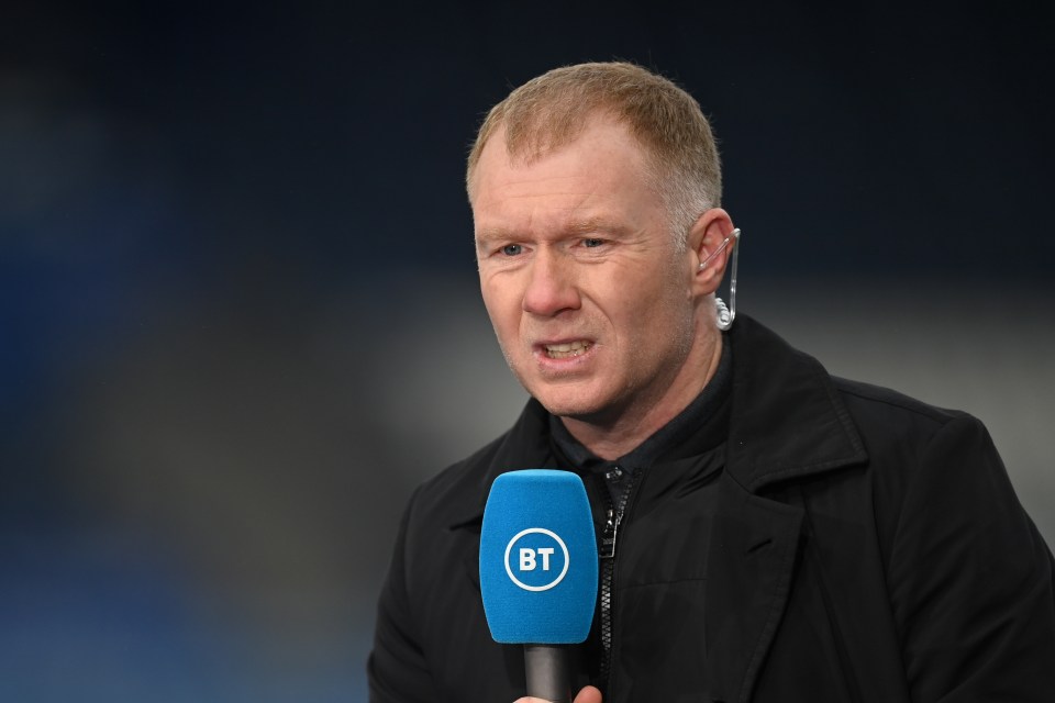 Paul Scholes wants Manchester United to sign a new centre-back to challenge for the top titles