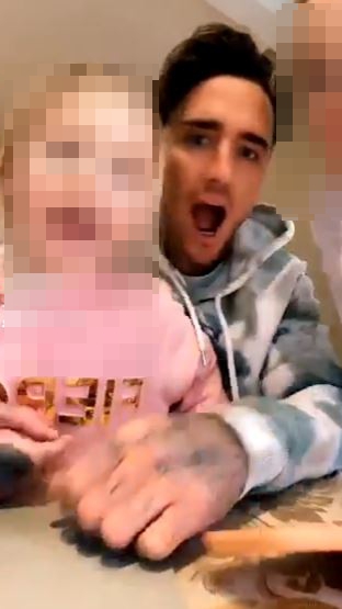 Stephen Bear with his nieces on TikTok