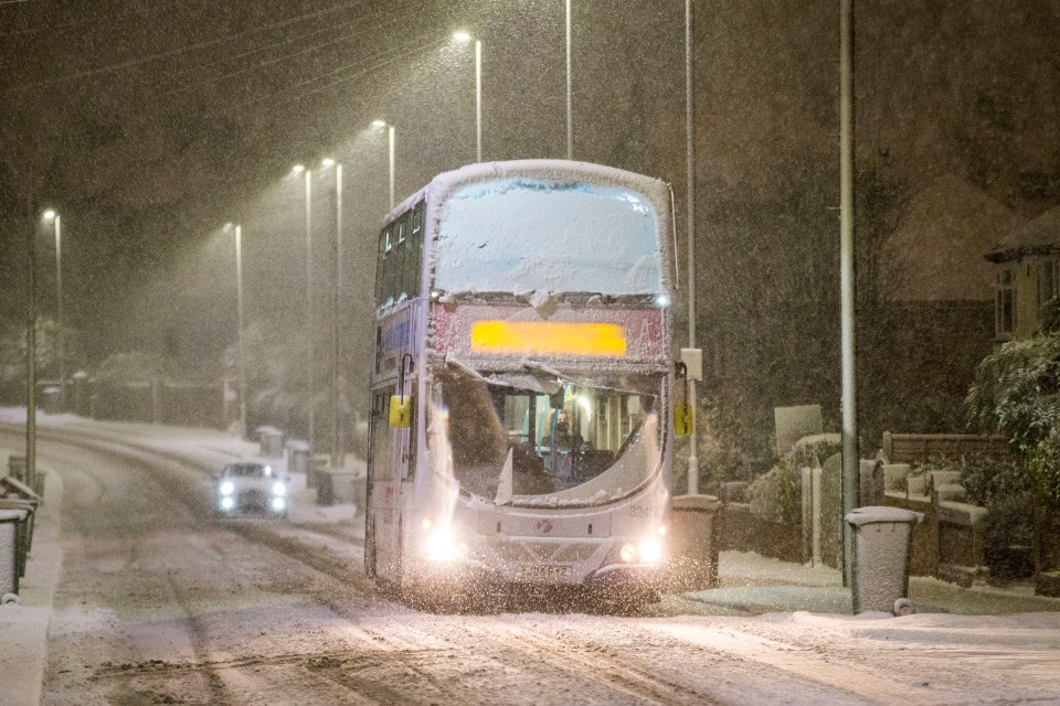 Drivers are facing difficult conditions this morning as heavy snow begins to fall in Leeds, Yorkshire