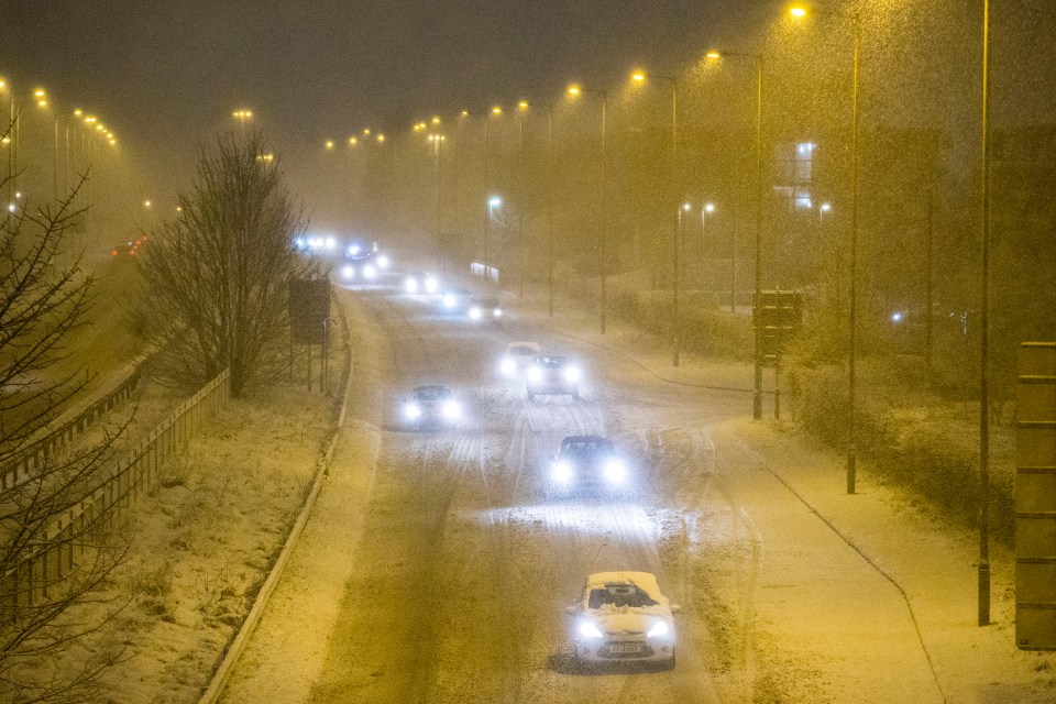 Drivers are facing difficult conditions this morning as heavy snow begins to fall in Leeds, Yorkshire