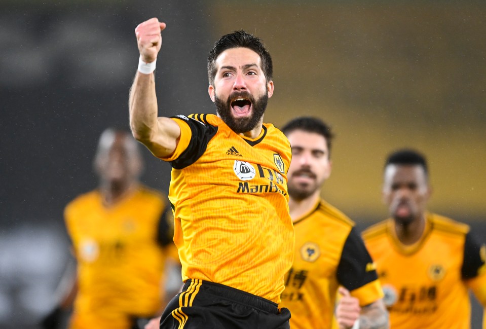 Joao Moutinho scored the winner as Wolves came back to beat the nine men of Arsenal