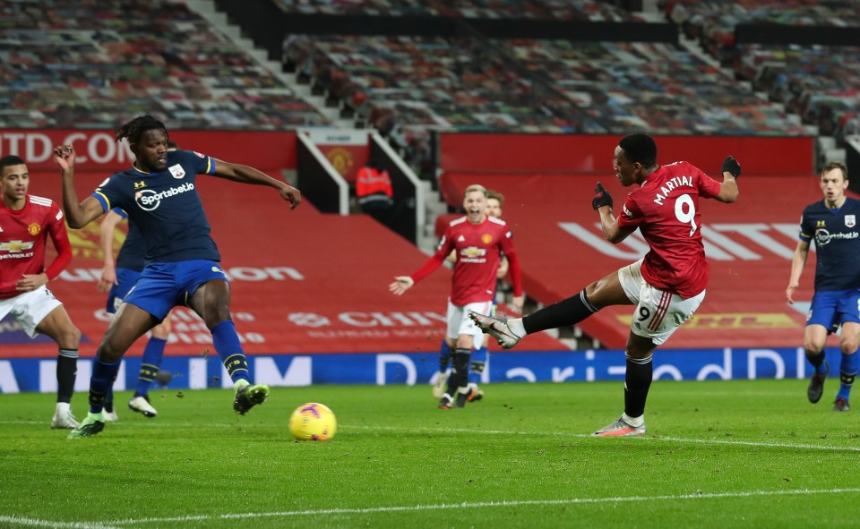 Anthony Martial shows perfect poise with a gr-eight finish in the 90th minute