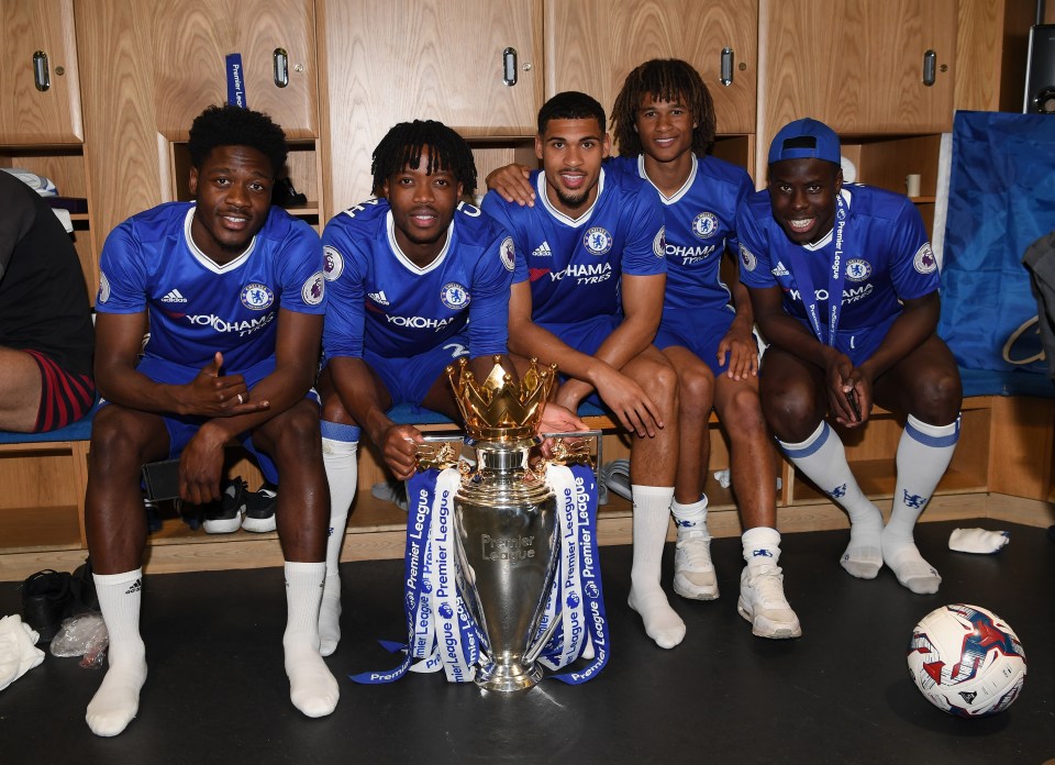 Ola Aina, Nathaniel Chalobah, Ruben Loftus-Cheek, Nathan Ake and Kurt Zouma pose with the Premier League trophy 2017