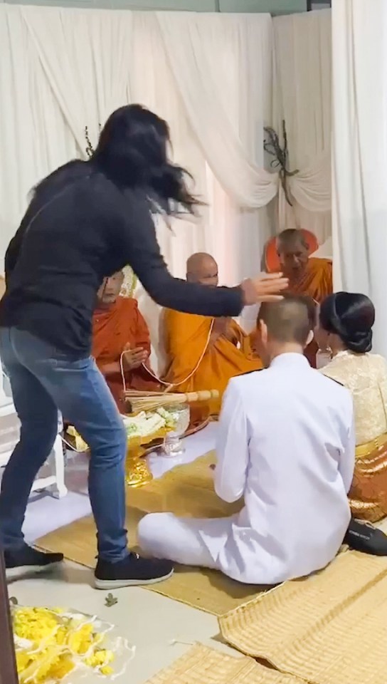 The furious mother-in-law stormed the wedding and slapped the groom over the head