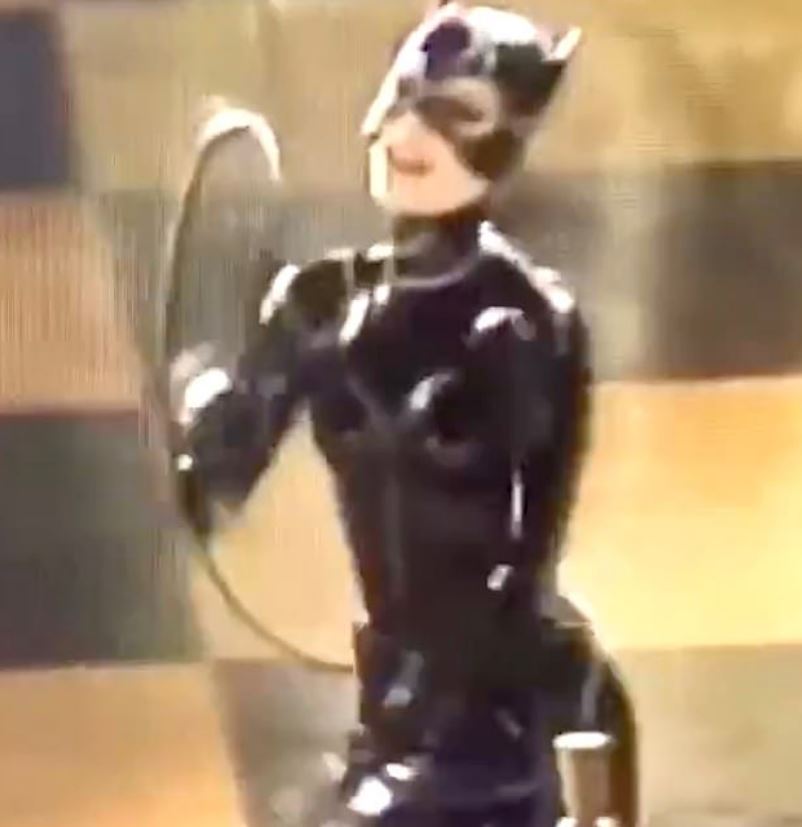 Michelle Pfeiffer has left fans open mouthed with a behind-the-scenes clip of her whip skills on Batman Returns