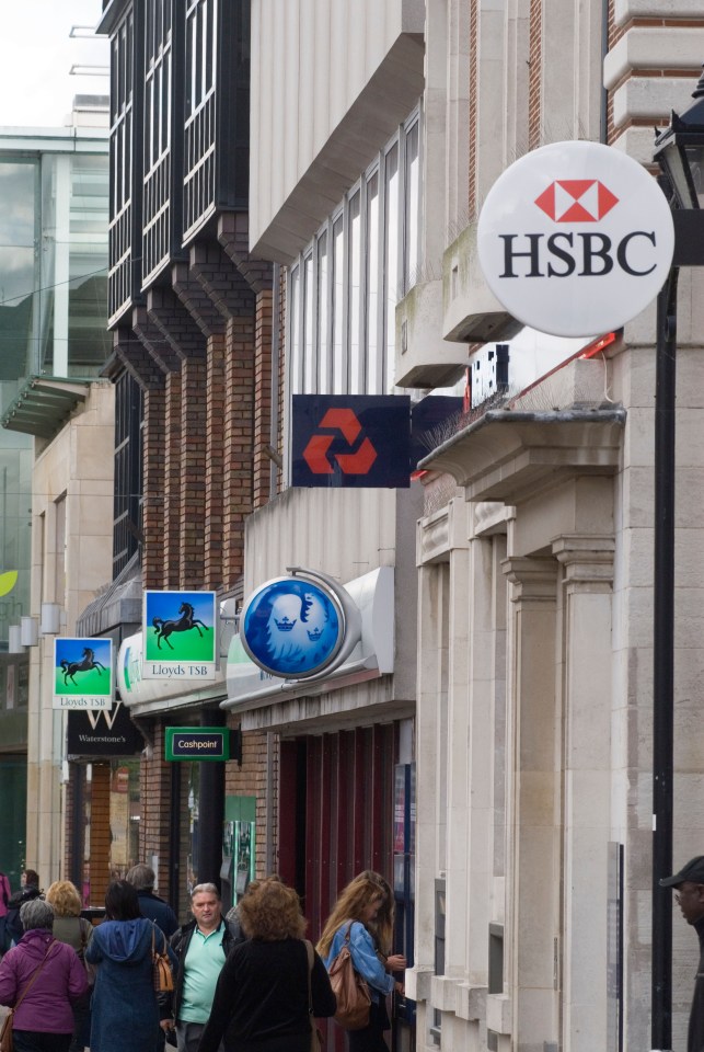 Benefit as banks battle each other with bribes to lure customers into changing current accounts