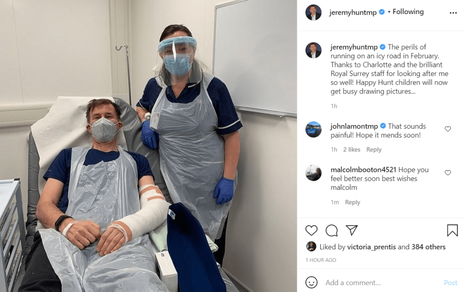 Hunt posted a picture of himsel this morning being cared for by te NHS when he broke his arm