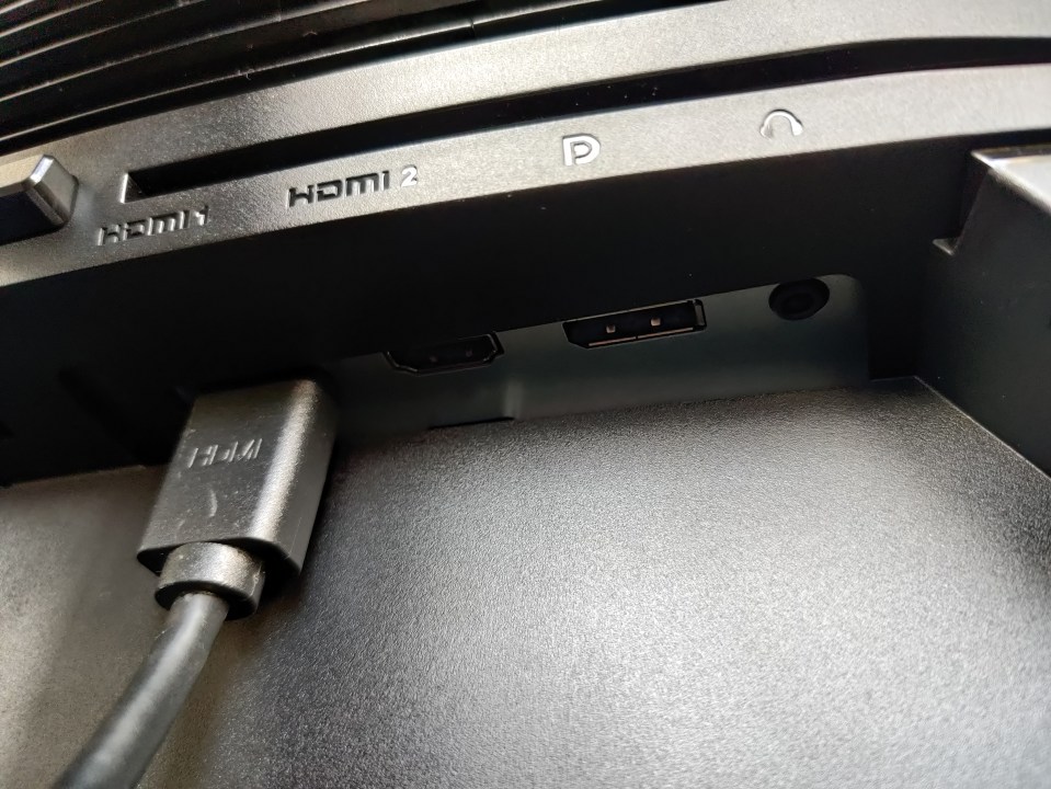 The Dell S2721HGF comes with an HDMI cable straight out of the box