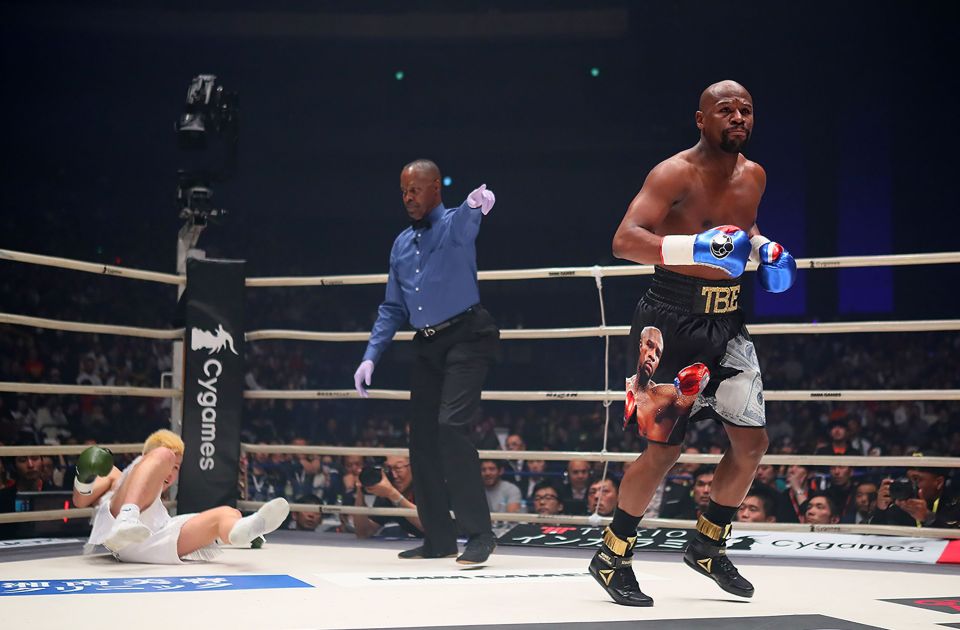 Floyd Mayweather in his 2018 exhibition with Tenshin Nasukawa