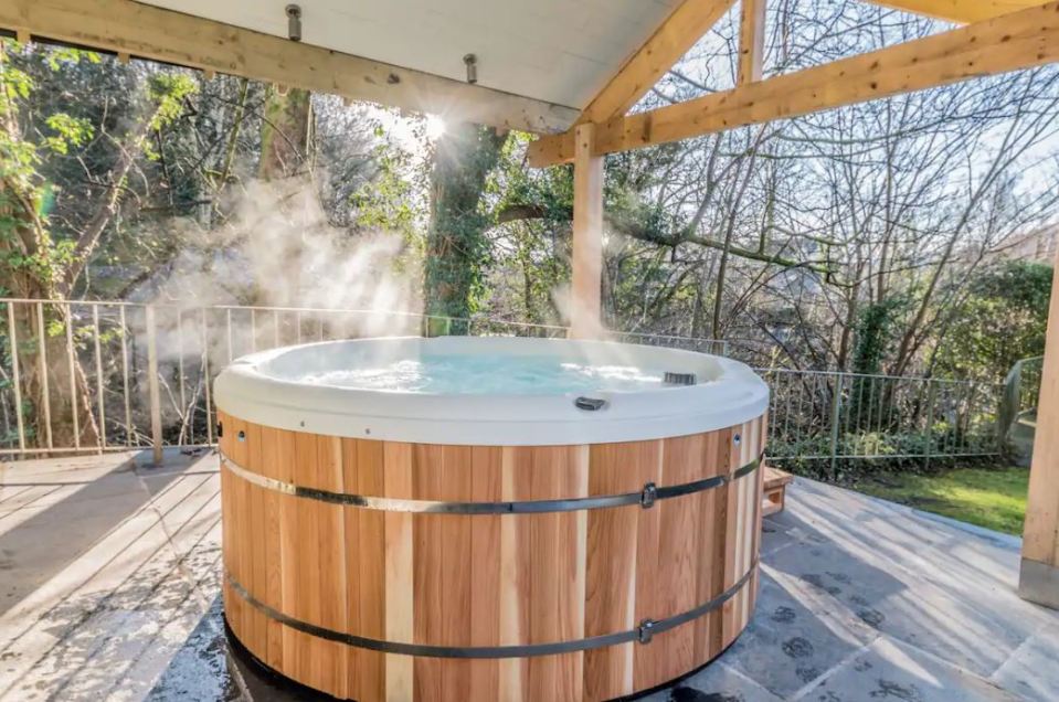 Lounge in the hot tub or on the outdoor sofa