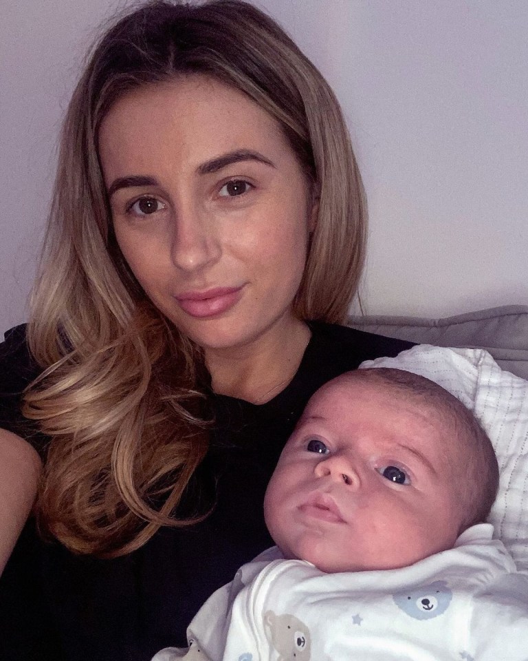 Dani Dyer looked gorgeous in a natural shot with her baby