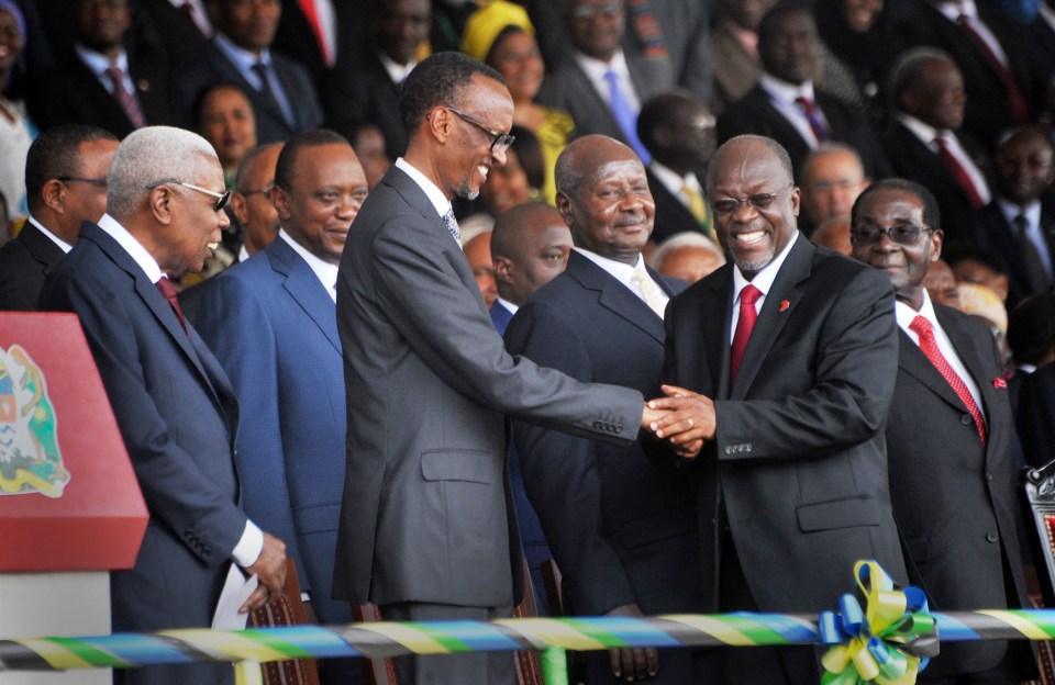 Magufuli being congratulated by Rwanda's President Paul Kagame in 2015