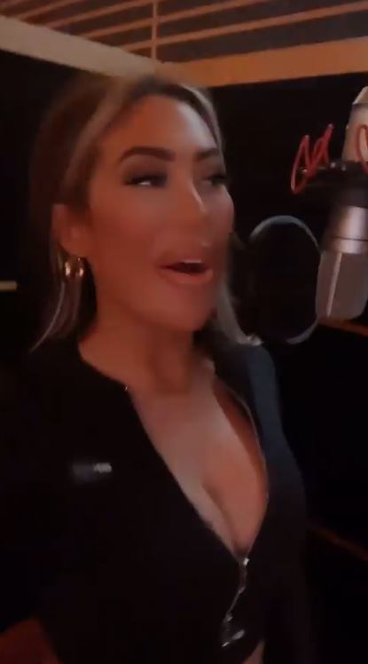 Chloe took to the vocal booth in her Instagram story