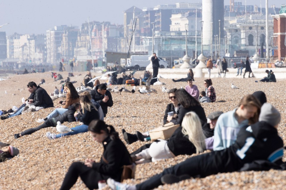 Met Office forecasters say Brits will enjoy a mini heatwave next week