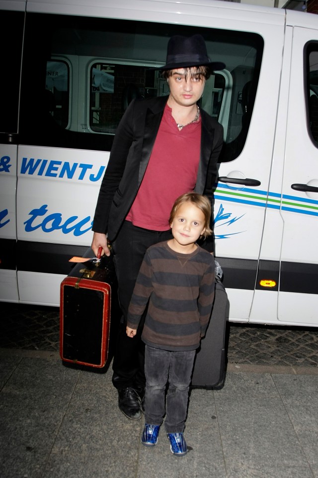 The Libertines frontman Pete Doherty with his son Astile in 2009