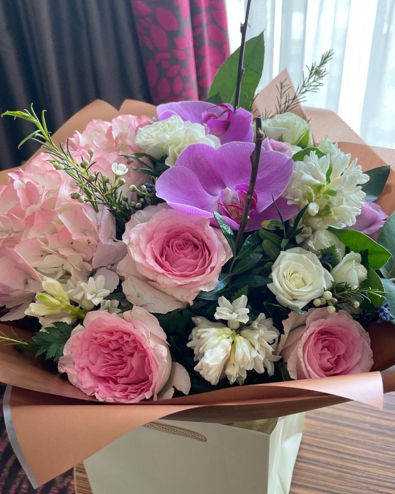 James bought her a stunning bouquet of flowers