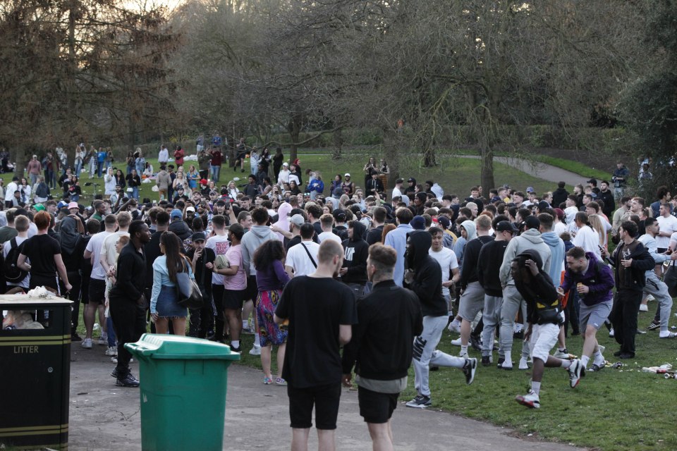 Hundreds of boozy students gathered as a fight broke out at the Arboretum in Nottingham