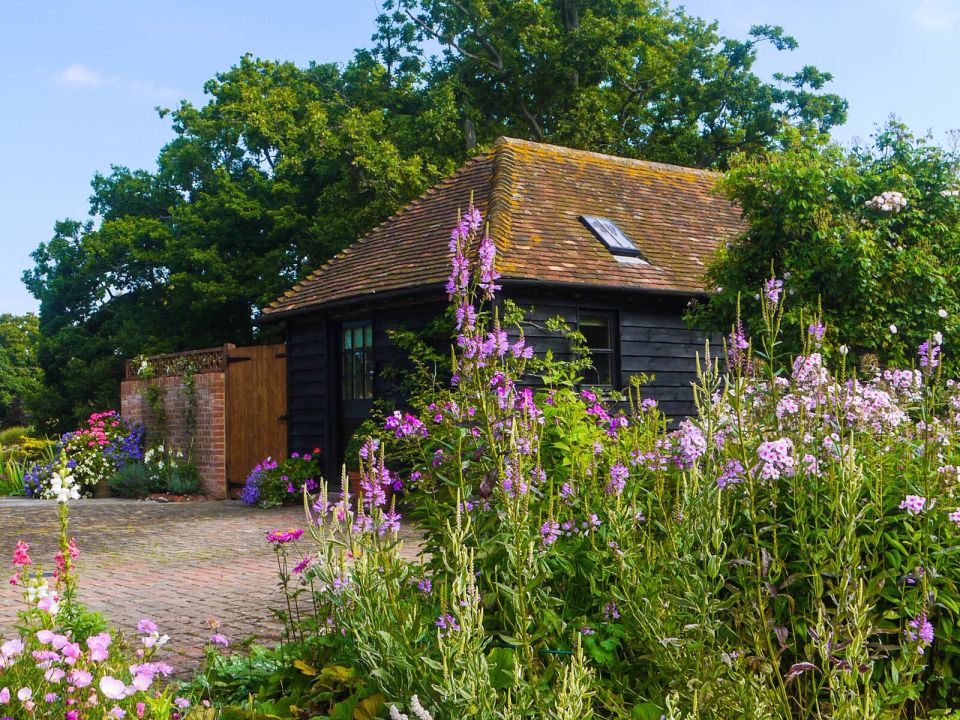 Explore both Kent and Sussex from this converted farm building