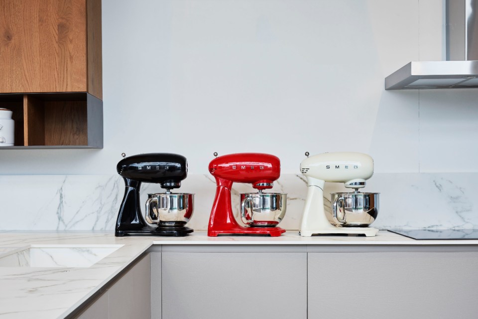 Smeg SMF02 is available in a few different colours