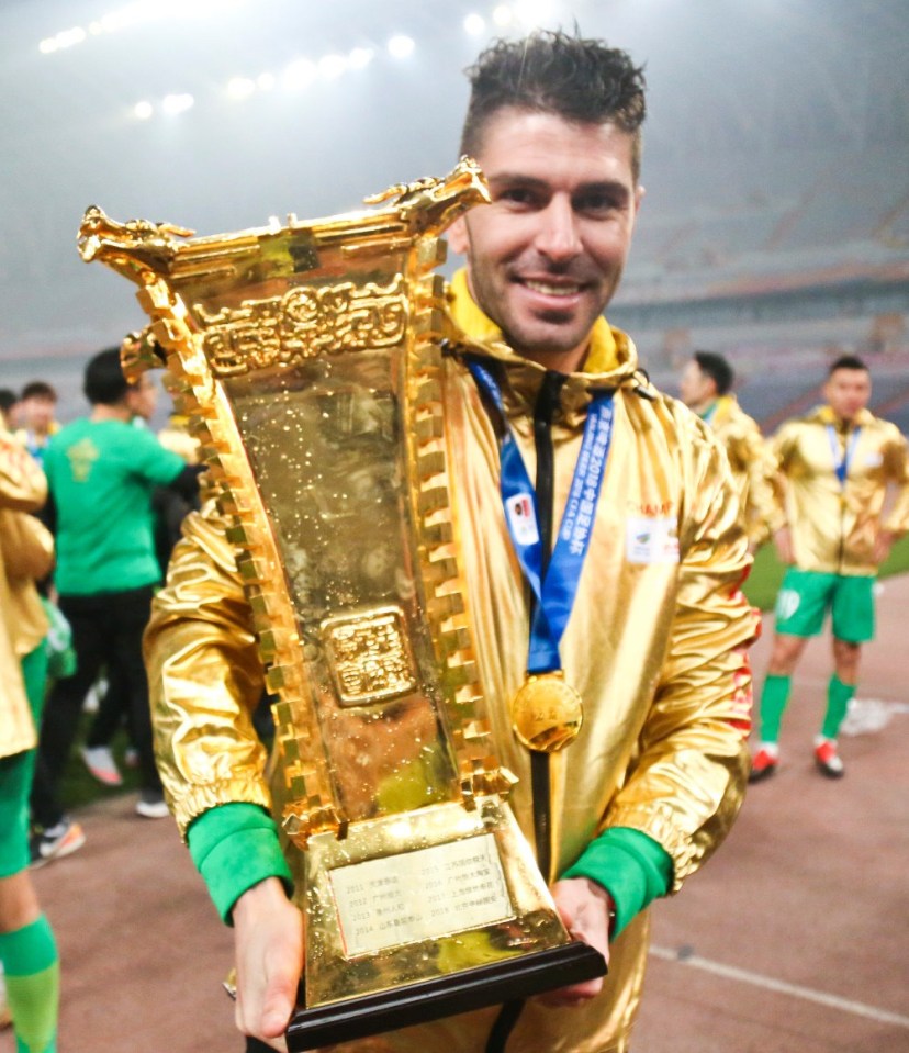 In China Soriano won the Chinese FA Cup