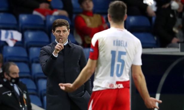 Rangers boss Steven Gerrard exchanges words with Kudela