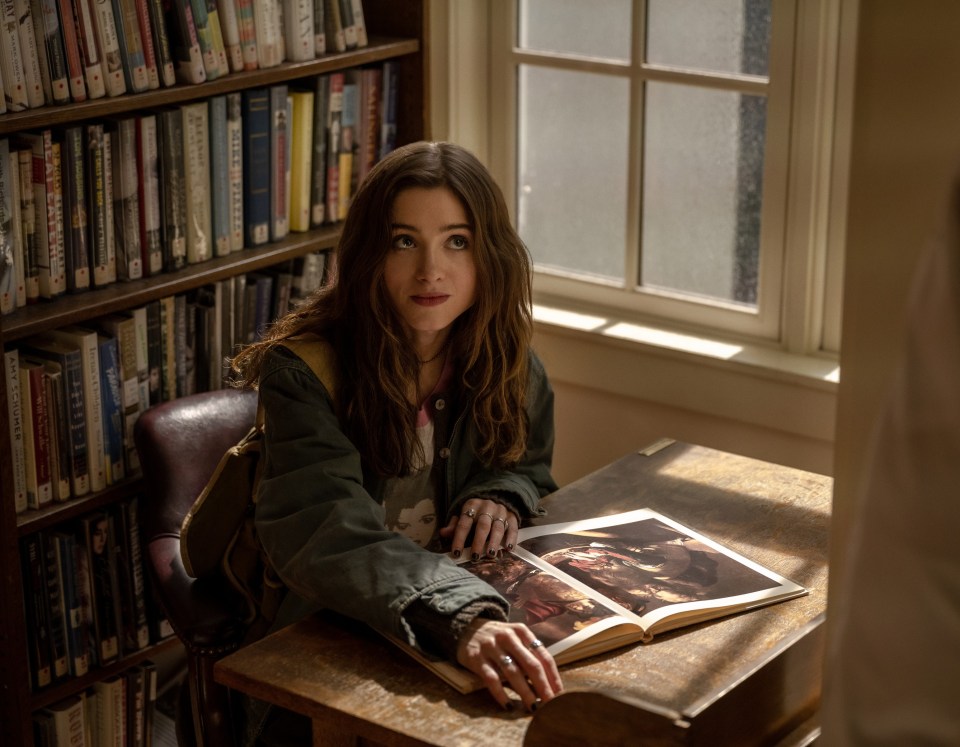 Actress Natalia Dyer delighted viewers with her appearance in Things Heard and Seen