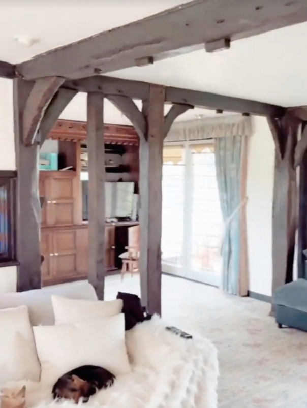 Half of this couple had Loose lips about their latest buy – this country house, which if you follow her Instagram you will know they just moved into