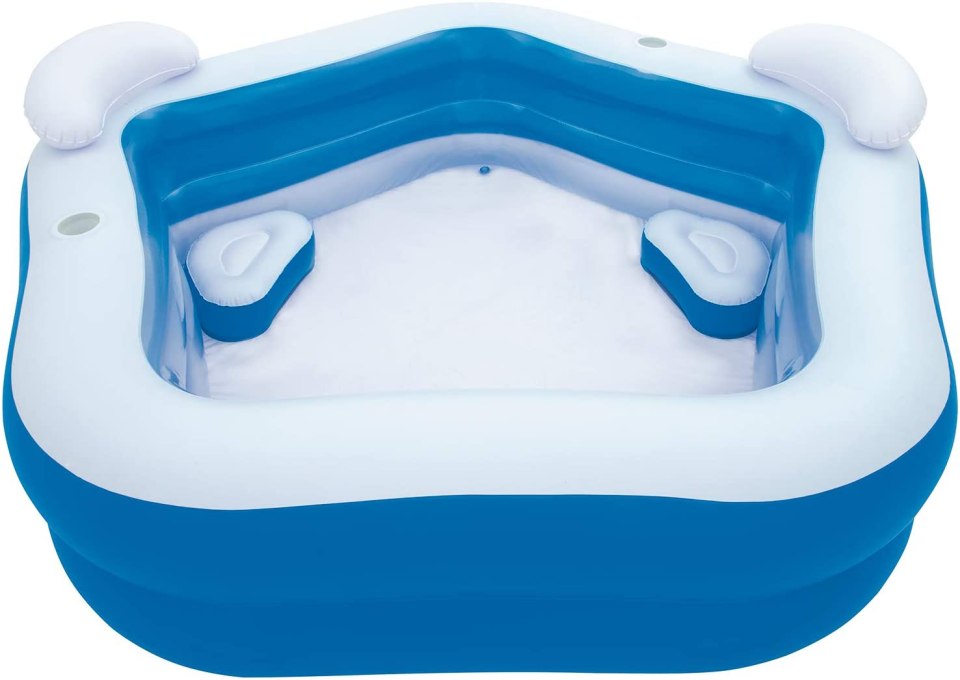 This Bestway pool comes with two cup holders, cushions and headrests