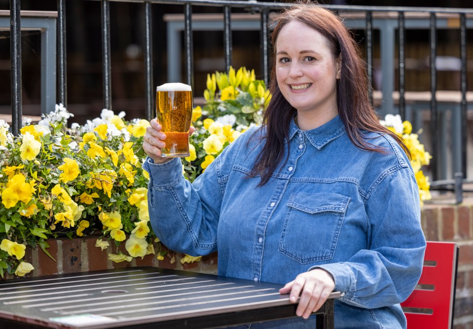 The Sun's Tara Evans Digital Consumer Editor visits Wetherspoon's Fox on the Hill pub