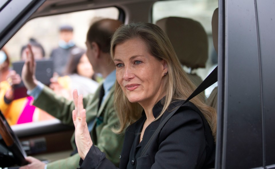 The Earl and Countess of Wessex waved to mourners as they left Windsor Castle