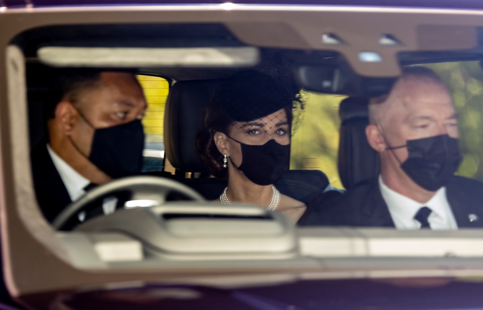 The Duchess wore a black face mask in accordance with coronavirus guidelines