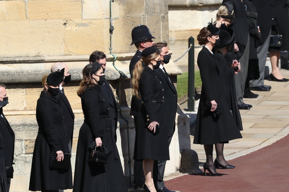 Kate stood with other mourners at the entrance of St George's Chapel