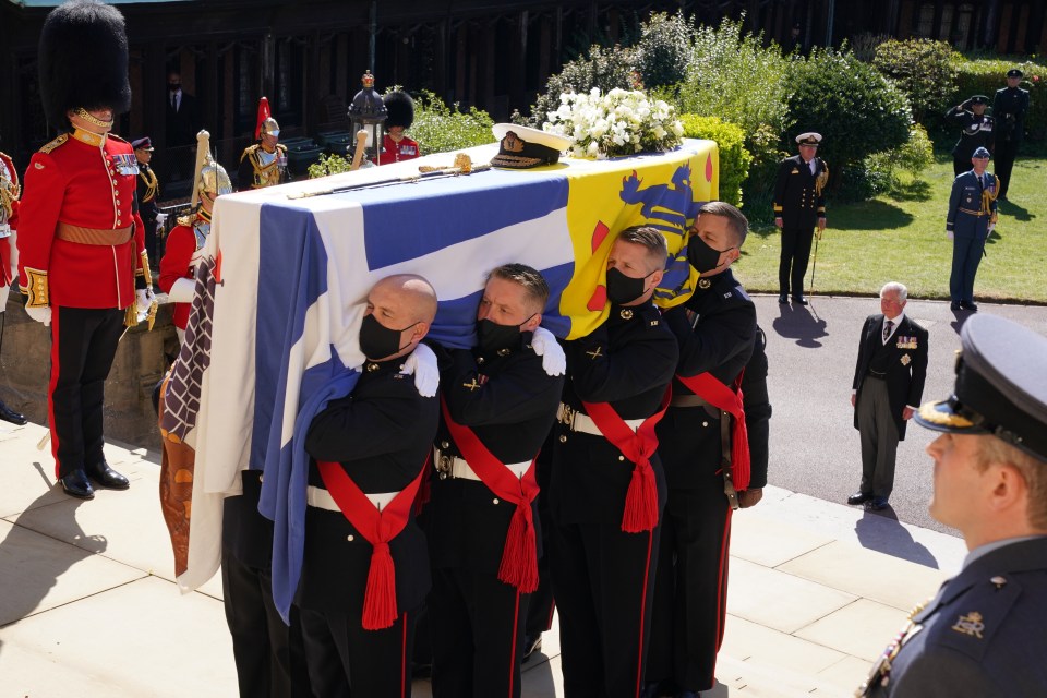 Pallbearers carrying the coffin up the steps into St George's Chapel