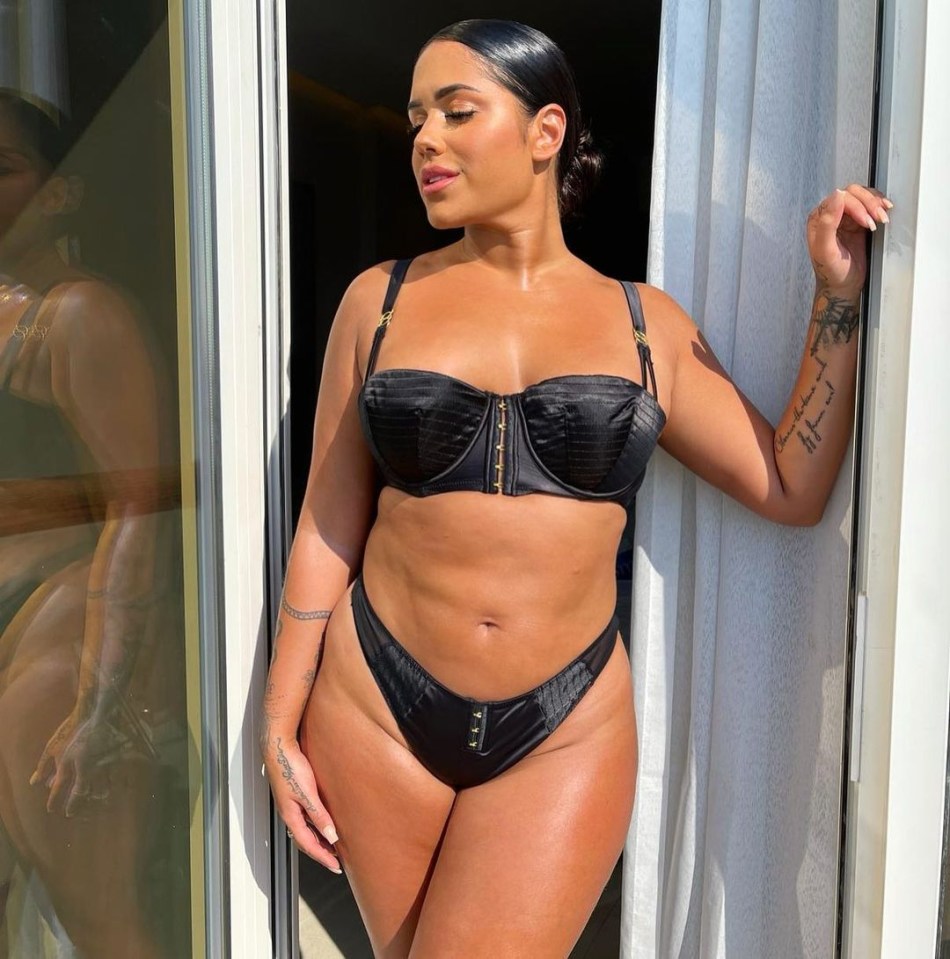 Malin Andersson showed off her curvy figure in a sexy bikini