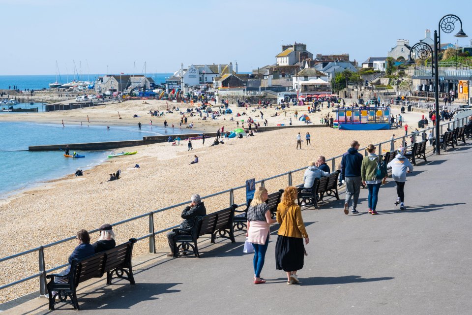 Temperatures are to hit 25C during the May bank holiday weekend