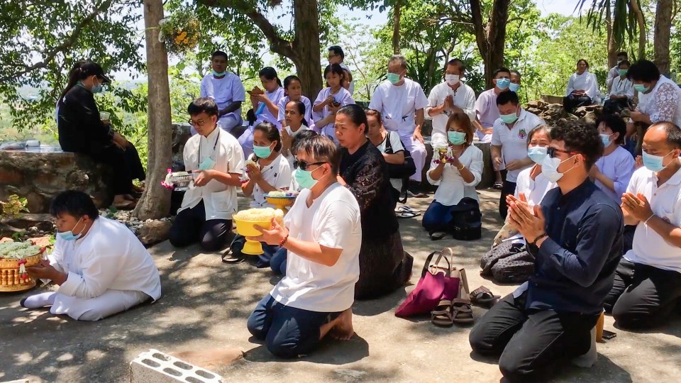 Followers said Thammakorn had 'achieved enlightenment'