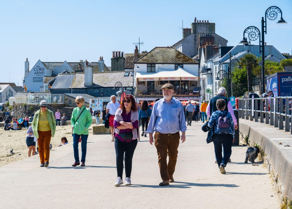 Visitors and locals bask in the unseasonably warm weather as the UK is set to enjoy a mini heatwave this week