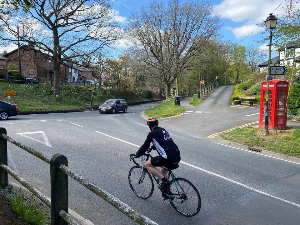 The pair continued to argue at a T-junction in Mobberley, Cheshire, pictured