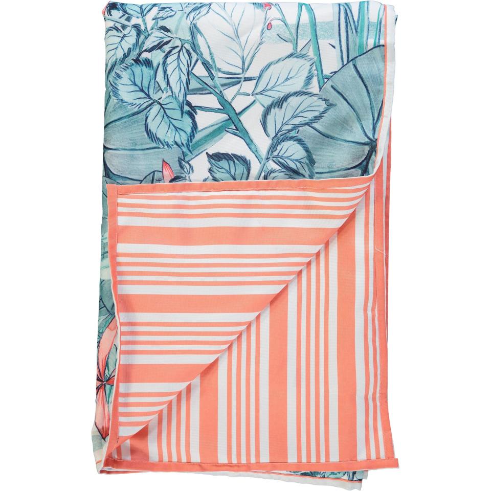 Heading out for a picnic? Then this blanket is perfect for you