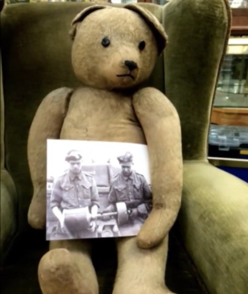 Bargain Hunt’s Charles Hanson was left stunned by a WW2 teddy