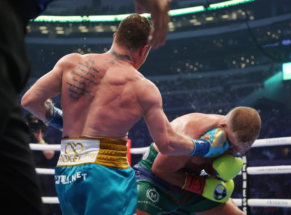 Saunders was stunned by a brutal uppercut from his Mexican opponent