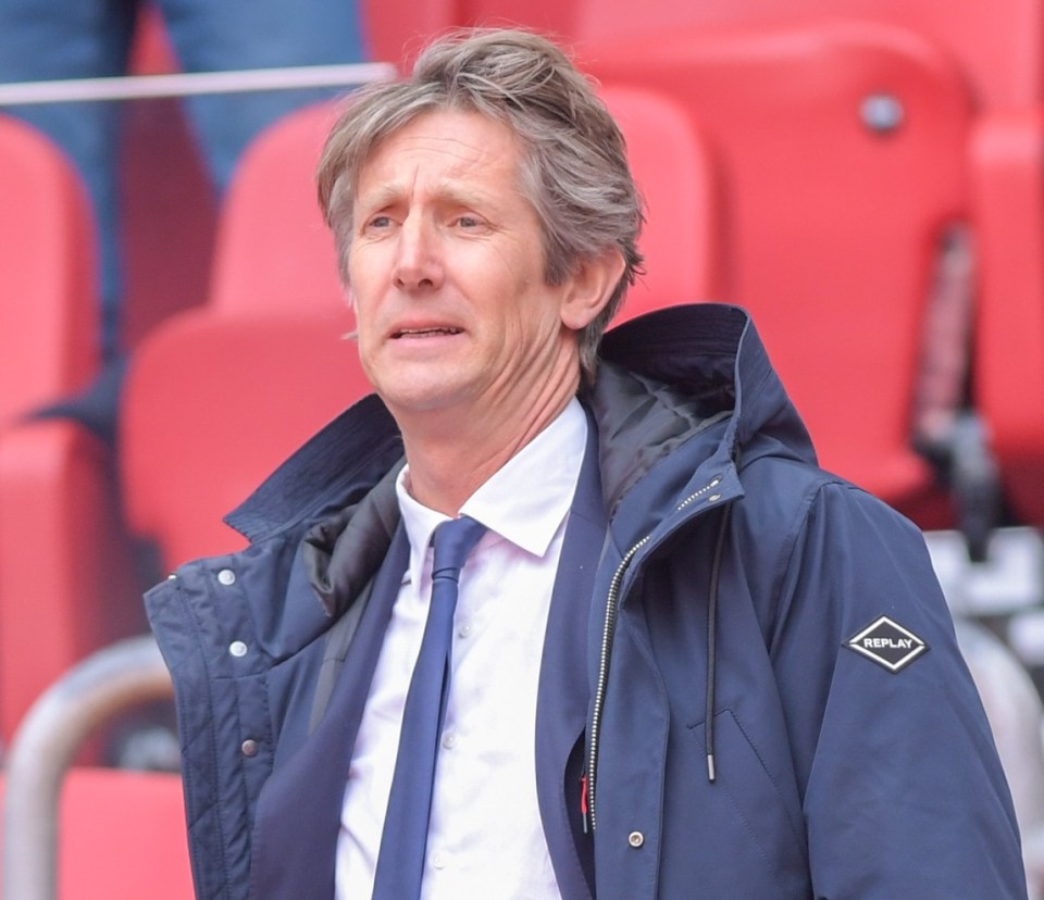 Edwin van der Sar would be open to a return to Manchester United and replace Ed Woodward