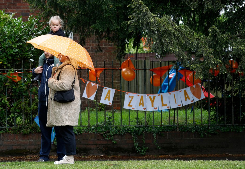 Locals decorated the streets for the brave fighter's procession