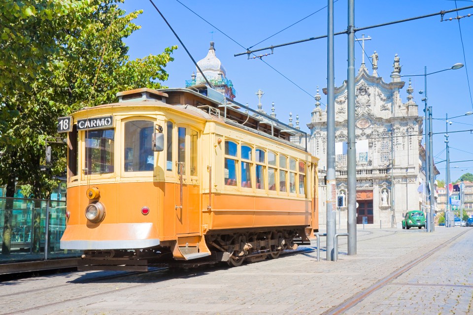 The 14th-century São Francisco church (behind) is a must see landmark