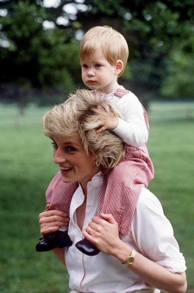 Princess Diana carries Prince Harry on her shoulders in 1986