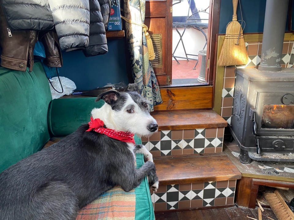 The boat is fully equipped with cosy seating and a nice warm fire