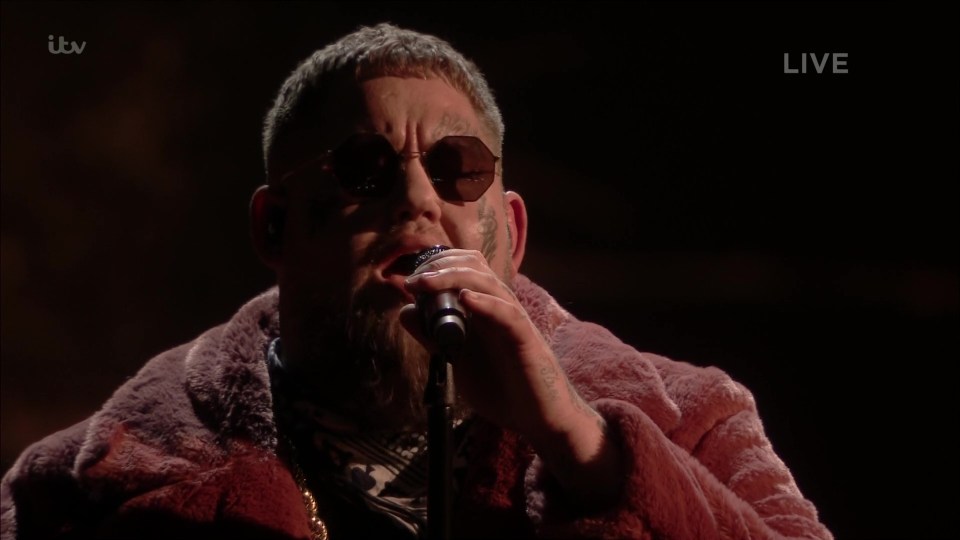 Rag'n'Bone Man pulled out all the stops for a touching performance