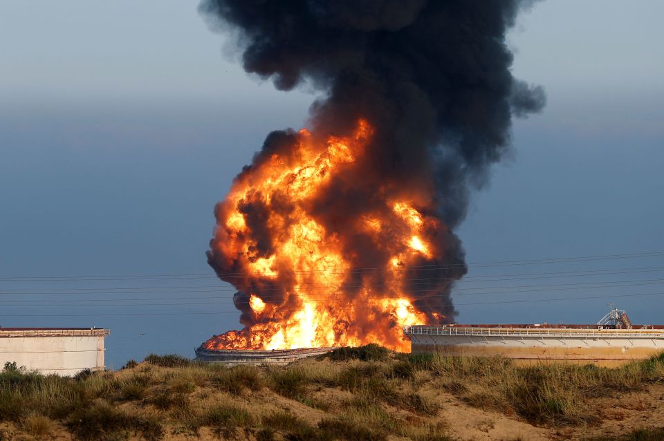 Fire rages at Ashkelon's refinery, hit by Hamas rockets on Tuesday